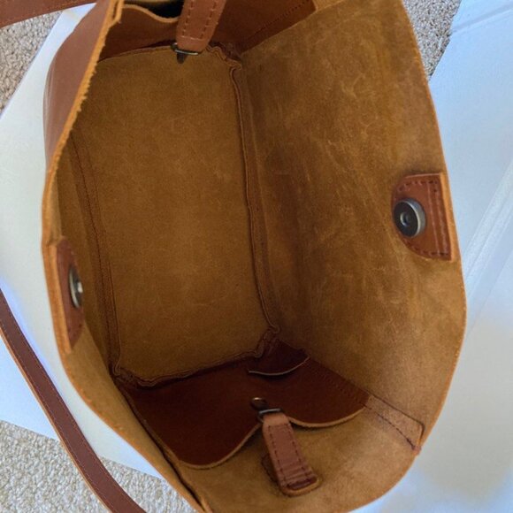 Portland Leather Goods Butterfly Bucket Crossbody Bag in Honey - Picture 6 of 6